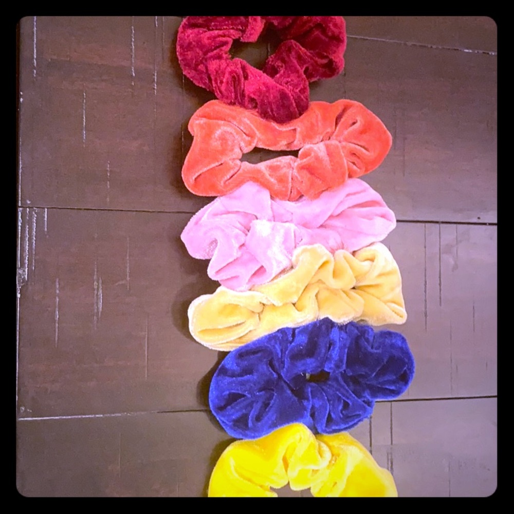 Six cute scrunchies
